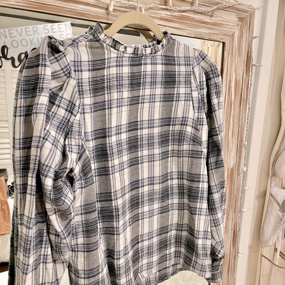 Puffed sleeve plaid top
